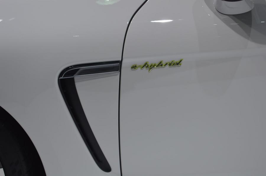  Porsche Panamera S E-Hybrid 2014 года  (фото 34 из 50)